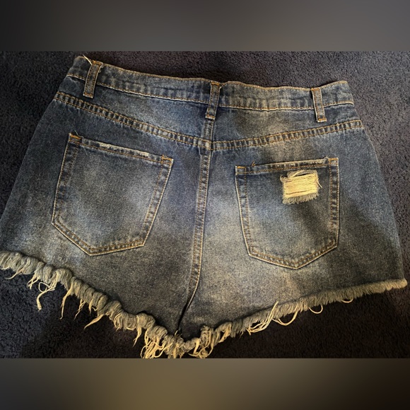 Forever 21 high waisted shorts! - Picture 2 of 2